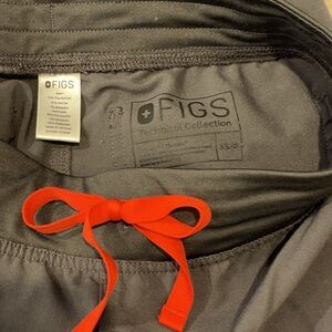 Petite XS Figs Gray Scrub Pants with Red Drawstring